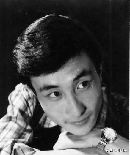 巩汉林小品有哪些-小品《走四方》里巩汉林唱“您看这道菜群英荟萃,要您老八十一点都不贵…”根据什么歌改编? 巩汉林小品有哪些-小品《走四方》里巩汉林唱“您看这道菜群英荟萃,要您老八十一点都不贵…”根据什么歌改编?