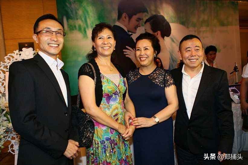 巩汉林小品有哪些-小品《走四方》里巩汉林唱“您看这道菜群英荟萃,要您老八十一点都不贵…”根据什么歌改编? 巩汉林小品有哪些-小品《走四方》里巩汉林唱“您看这道菜群英荟萃,要您老八十一点都不贵…”根据什么歌改编?