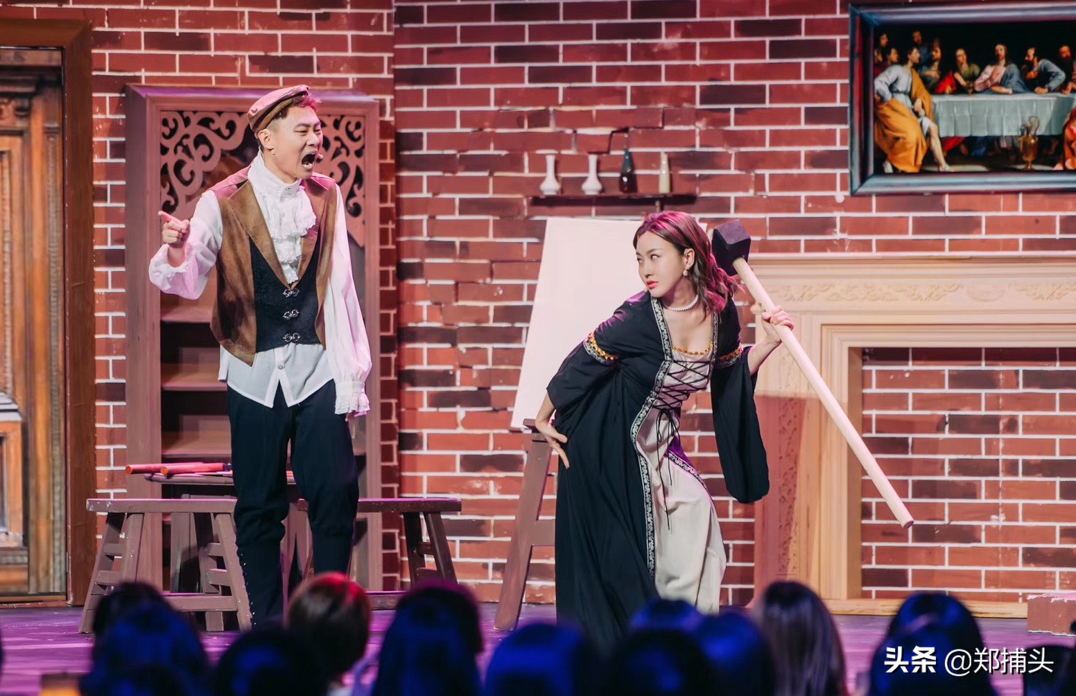 巩汉林小品有哪些-小品《走四方》里巩汉林唱“您看这道菜群英荟萃,要您老八十一点都不贵…”根据什么歌改编? 巩汉林小品有哪些-小品《走四方》里巩汉林唱“您看这道菜群英荟萃,要您老八十一点都不贵…”根据什么歌改编?