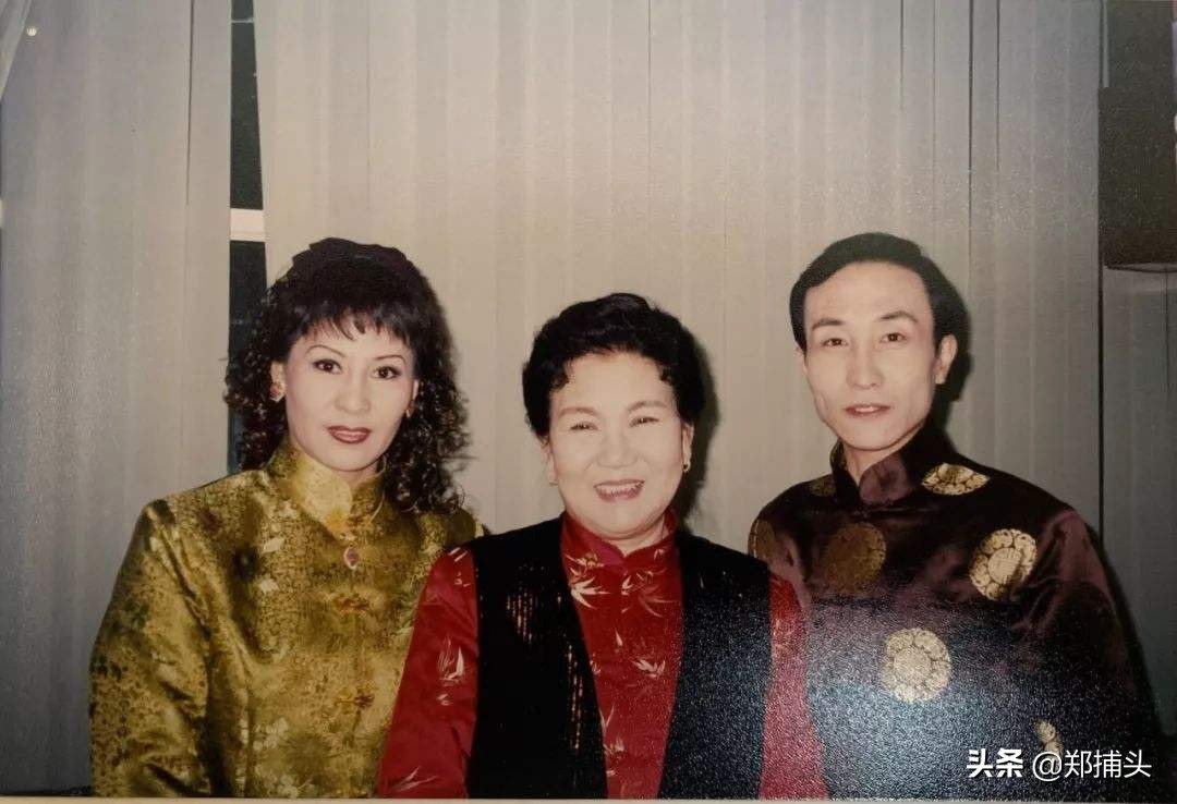 巩汉林小品有哪些-小品《走四方》里巩汉林唱“您看这道菜群英荟萃,要您老八十一点都不贵…”根据什么歌改编? 巩汉林小品有哪些-小品《走四方》里巩汉林唱“您看这道菜群英荟萃,要您老八十一点都不贵…”根据什么歌改编?