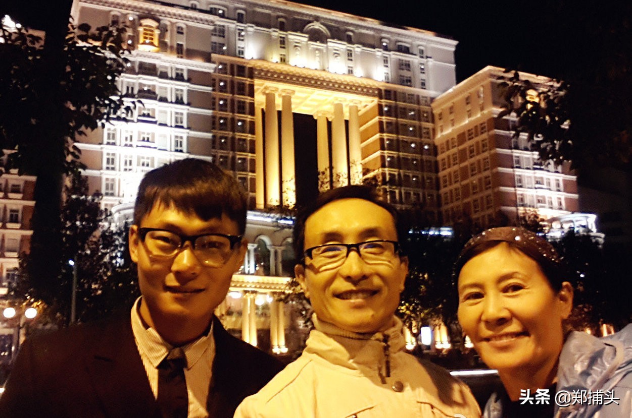 巩汉林小品有哪些-小品《走四方》里巩汉林唱“您看这道菜群英荟萃,要您老八十一点都不贵…”根据什么歌改编? 巩汉林小品有哪些-小品《走四方》里巩汉林唱“您看这道菜群英荟萃,要您老八十一点都不贵…”根据什么歌改编?