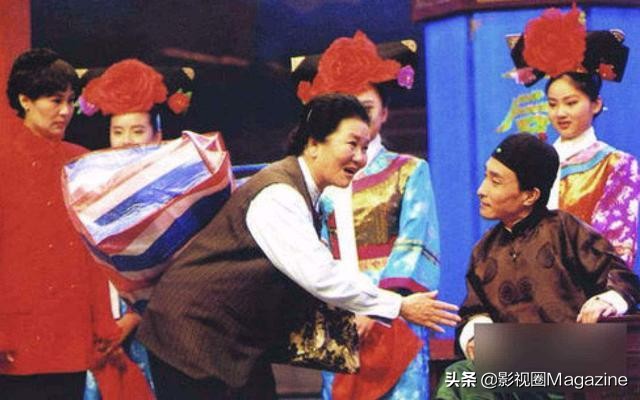 巩汉林小品有哪些-小品《走四方》里巩汉林唱“您看这道菜群英荟萃,要您老八十一点都不贵…”根据什么歌改编? 巩汉林小品有哪些-小品《走四方》里巩汉林唱“您看这道菜群英荟萃,要您老八十一点都不贵…”根据什么歌改编?