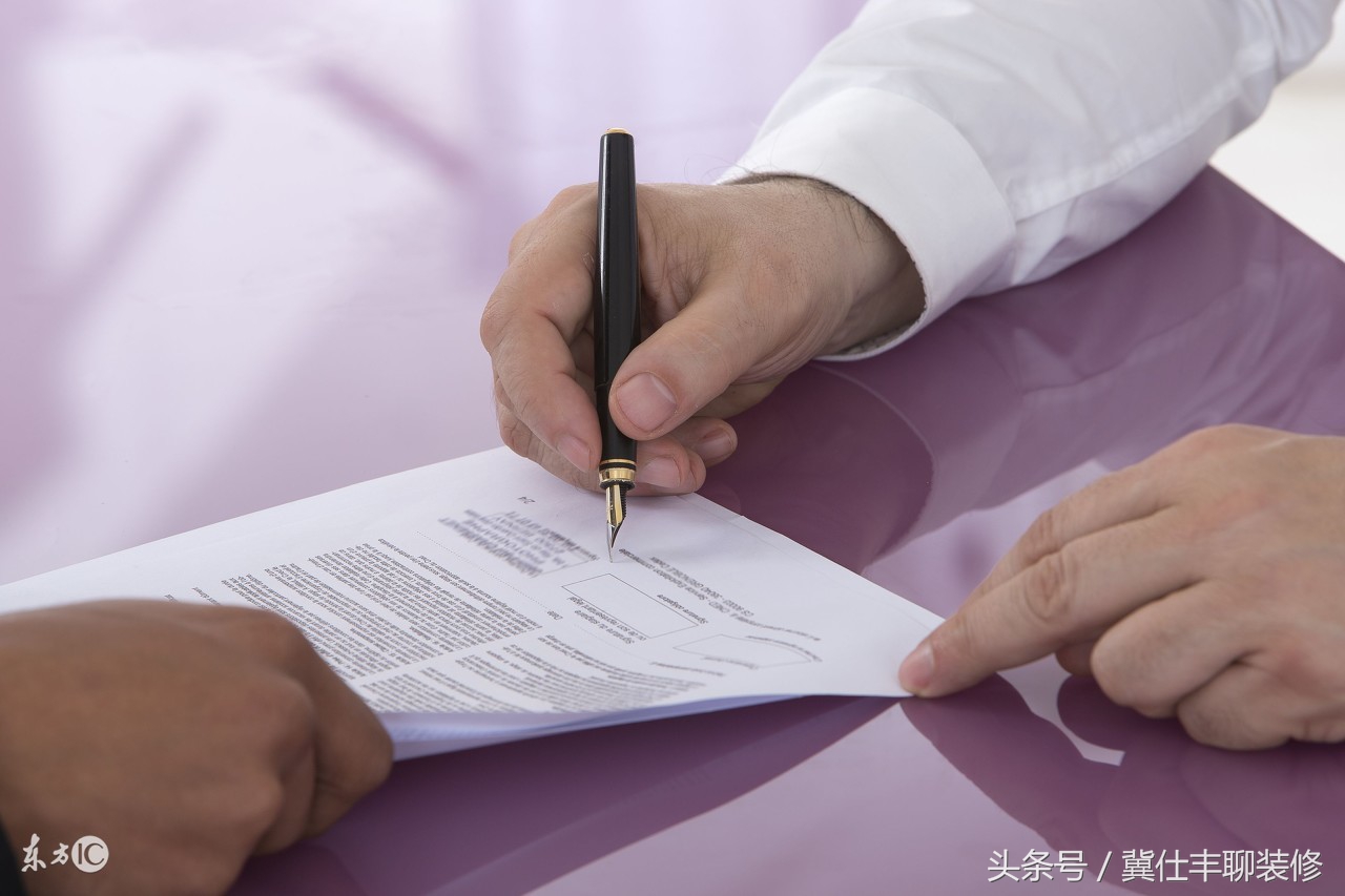 家庭装修设计收费标准-装修新房子找装修公司，设计施工图和效果图是分开收费的吗?大约收多少钱？