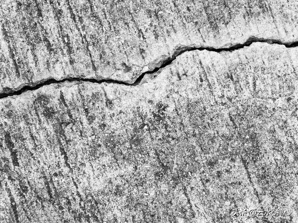 屋顶装修视频教程-屋顶太高怎么装修显的不太空？