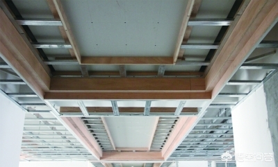 做吊顶一般用什么板-吊顶用石膏板好还是用木板好？