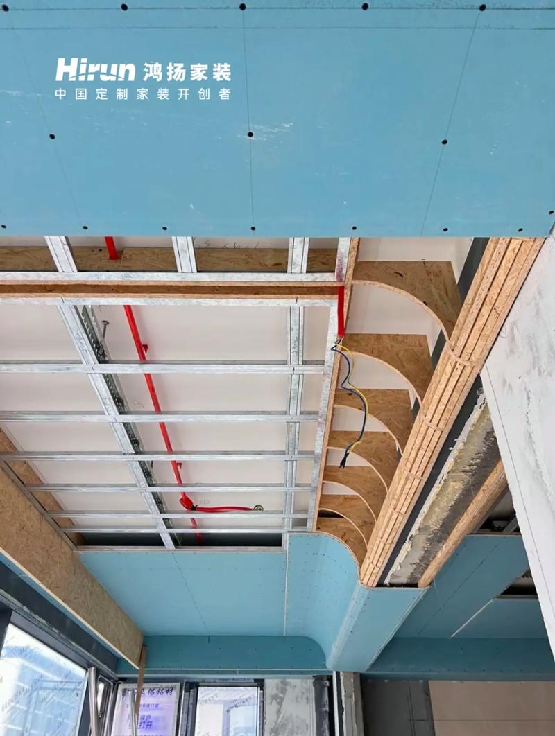 吊顶一般用什么材料比较好-木工模板吊顶材料哪种好？