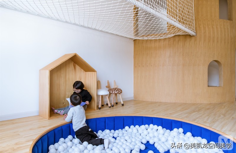 大宅装修效果图-农村的两层小别墅怎么装修好?客厅全屋贴瓷砖,电视背景墙该怎么设计? 大宅装修效果图-农村的两层小别墅怎么装修好?客厅全屋贴瓷砖,电视背景墙该怎么设计?