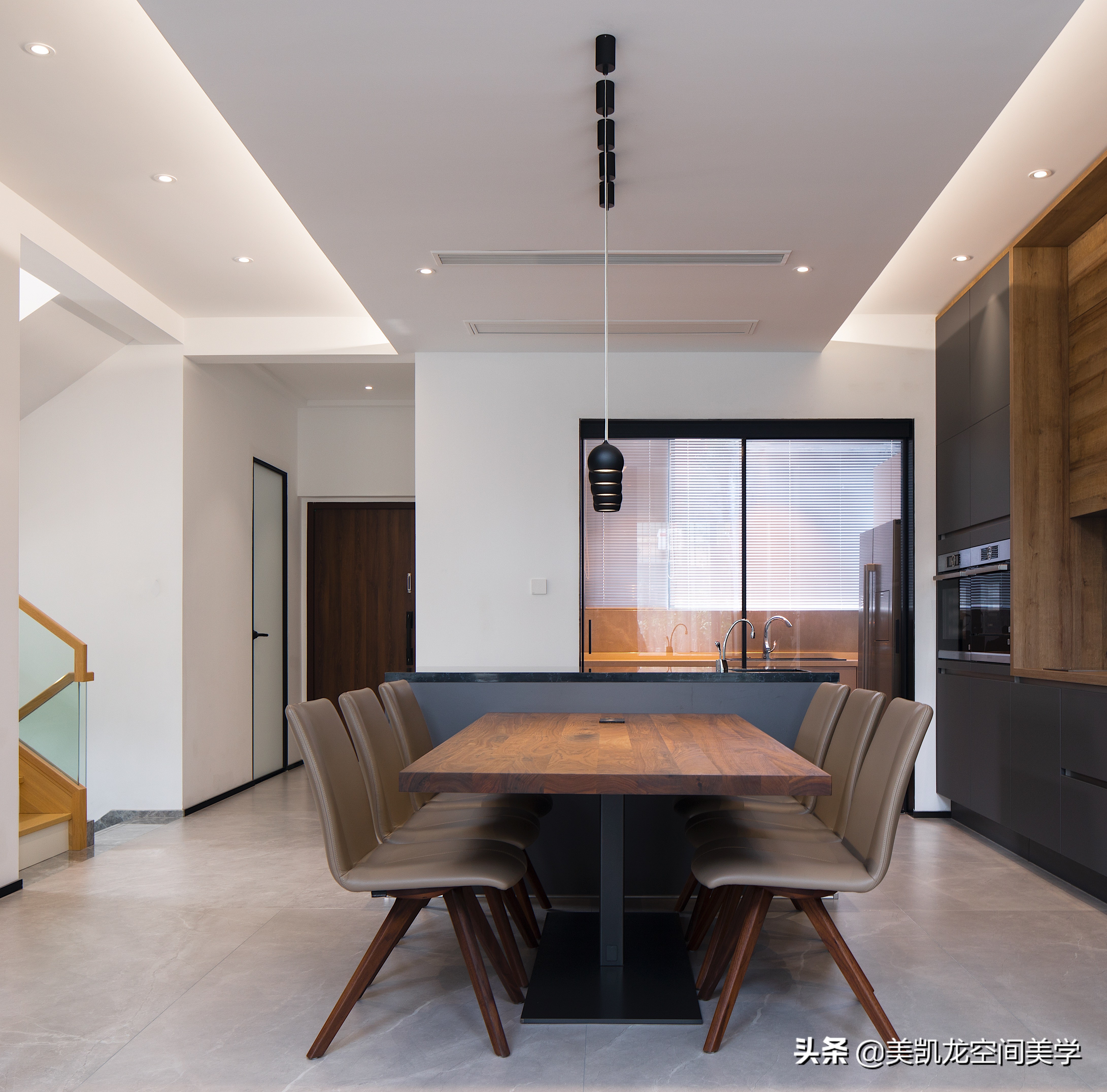 大宅装修效果图-农村的两层小别墅怎么装修好?客厅全屋贴瓷砖,电视背景墙该怎么设计? 大宅装修效果图-农村的两层小别墅怎么装修好?客厅全屋贴瓷砖,电视背景墙该怎么设计?