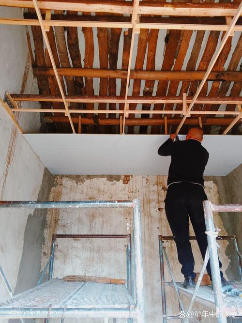 装修吊顶现在都用什么材料-农村瓦房吊顶装修用什么材料比较好?