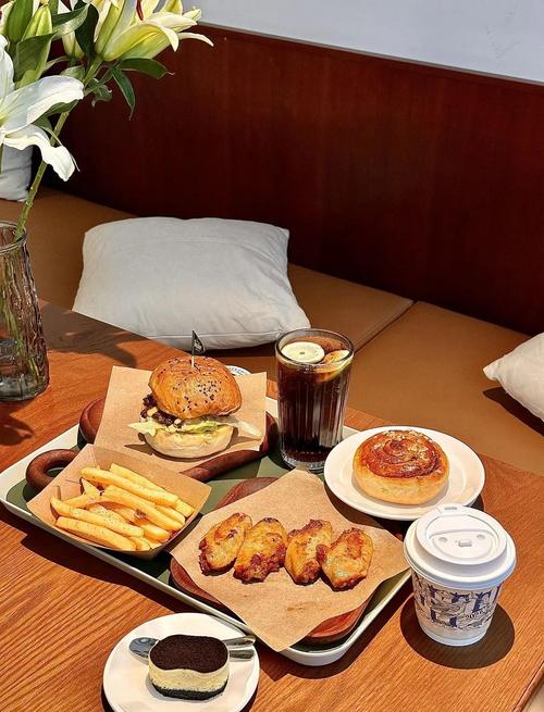 正在装修英文翻译怎么写-有一款做蛋糕跟汉堡的游戏还有下午茶还要装修餐厅的是什么游戏?游戏名是英语?