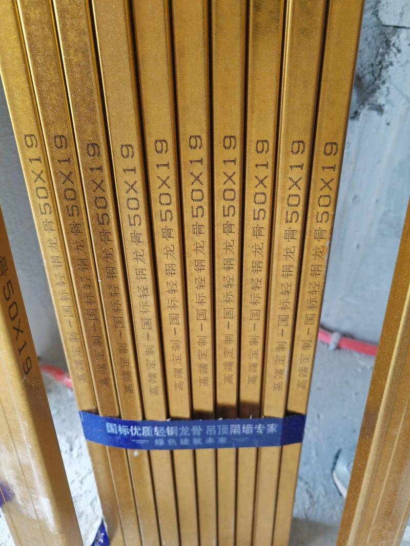 吊顶龙骨轻钢龙骨好还是木龙骨好-吊顶到底用木龙骨还是轻钢龙骨好呢?